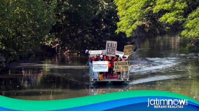 Aksi Bersih Kali Tebu Surabaya: 350 Relawan Angkut 3,12 Ton Sampah
