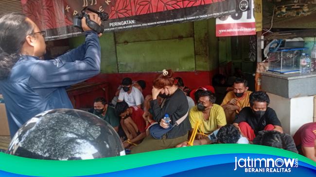 Manasik Haji Cilik, Opini Kebakaran Hutan dan Penggerebekan Kampung Narkoba