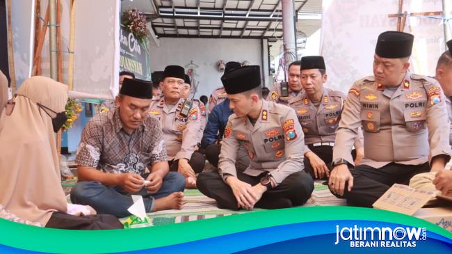 Sampaikan Duka, Kapolres Probolinggo Kota Takziah ke Rumah Korban Karhutla Bromo