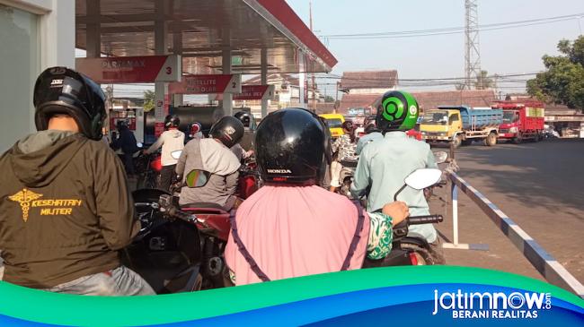 Antrean di SPBU, Dugaan Pelecehan UPN dan Rumah Sering Terbakar