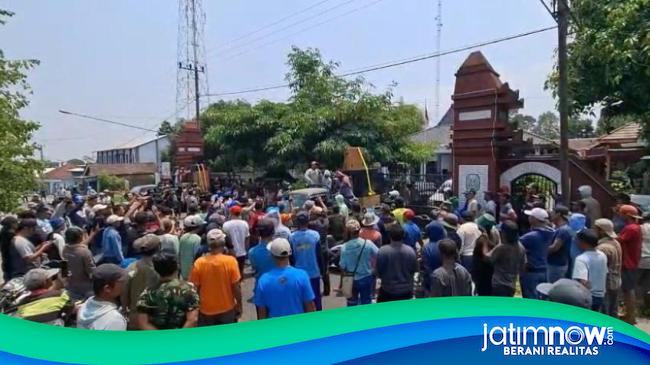 Protes Tambang Galian C, Warga Puncu Kediri Keluhkan Jalan Rusak dan Sulit Air
