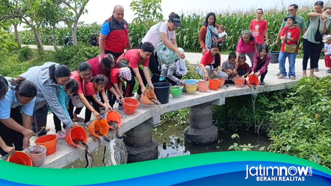 Umat Buddha di Tulungagung Gelar Ritual Fang Sheng, Ini Maknanya