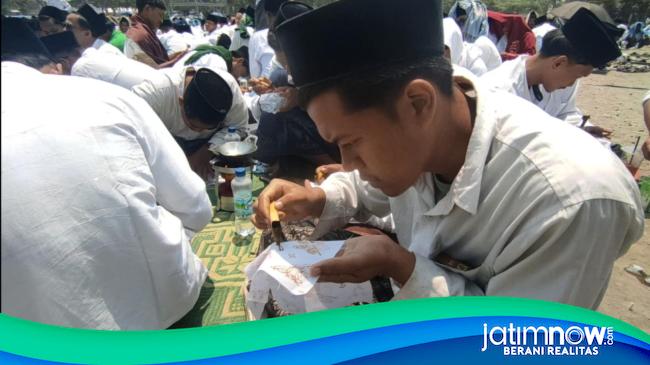 Membatik Massal, Ribuan Santri Ponpes Lirboyo Kediri Catatkan Rekor MURI