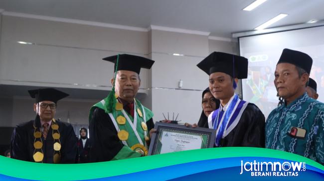 UIN KHAS Jember Wisuda Ratusan Mahasiswa, 9 Diantaranya Tahfidz Al-Quran