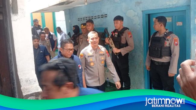 Rumah Kosong Disisir Polisi saat Gerebek Kampung Narkoba Jalan Kunti Surabaya