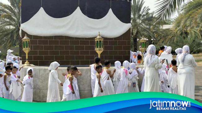 Manasik Haji Cilik di Pasuruan, Cara Asyik Kenalkan Rukun Islam ke Anak