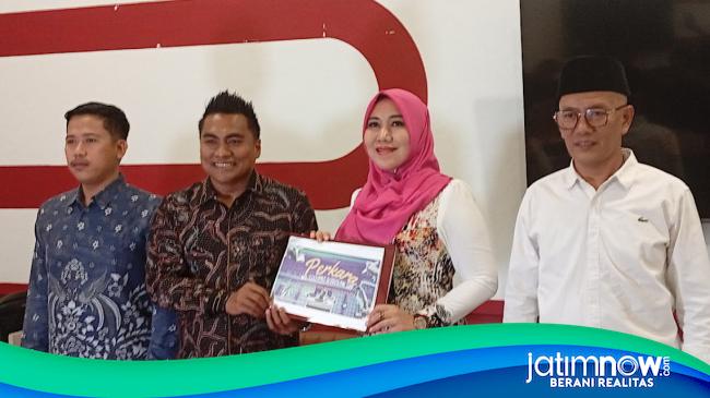 Perjuangan Ning Lia, Penyelundupan Burung dan Truk Terguling