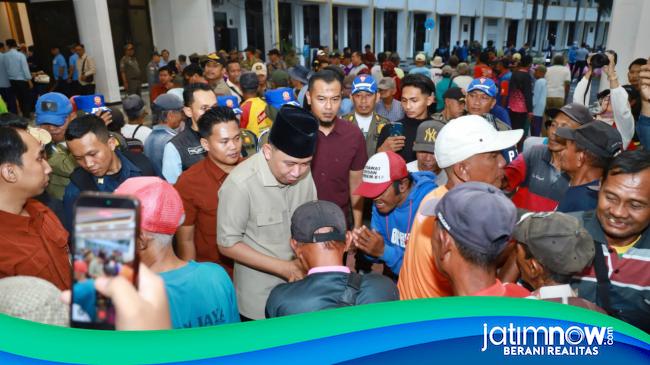 Gus Fawait Gelar Doa Bersama Ratusan Tukang Becak di Alun-Alun Jember