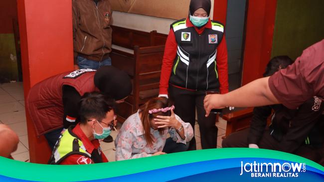 Razia Tempat Hiburan Malam, Polres Lamongan Tes Urine LC dan Pengunjung