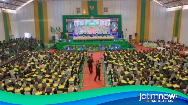 Ratusan Wisudawan Unisda Lamongan Bawa Semangat Pengabdian