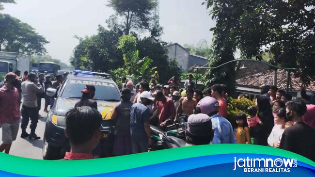 Duh... Bu Kades Di Pasuruan Tepergok Berduaan Dengan Perangkat Desanya