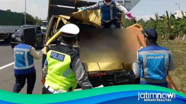 Tabrak Tronton Di Tol Sidoarjo, Kernet Truk Terjepit Kabin Dan Tewas