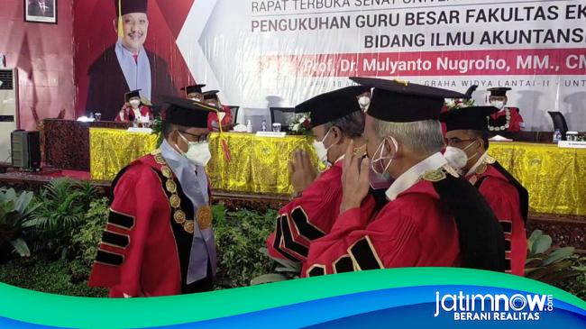 Dies Natalis Ke-63 Untag Surabaya, Prof Nugroho Dikukuhkan Jadi Guru Besar