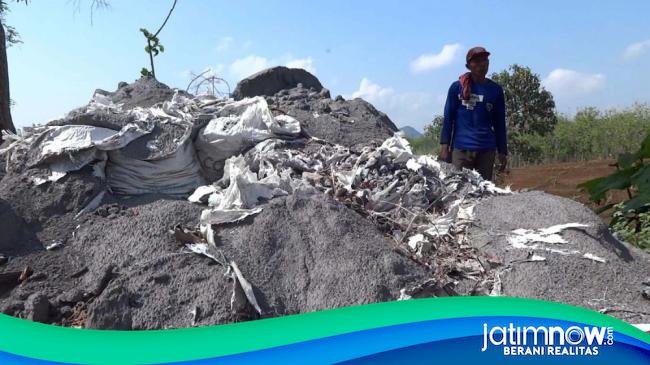 Puluhan Karung Berisi Limbah Diduga B3 Dibuang Di Tulungagung