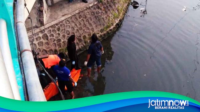 Sesosok Mayat Ditemukan Mengapung Di Sungai Kalimas Surabaya