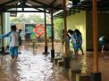 Banjir Surut, Siswa SMA di Ponorogo Kerja Bakti Bersihkan Ruang Kelas