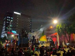 Sempat Blokade Jalan Basuki Rahmat Surabaya, Massa Buruh Bubarkan Diri