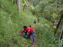 Cegah Longsor, Warga Pasuruan dan Aktivis Lingkungan Tanam Ribuan Pohon
