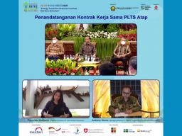 Penandatangan kontrak kerja sama PLTS Atap dengan PT Frina Lestari Nusantara.