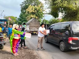 Hanya 2 Jam, Badut di Probolinggo Galang Dana Rp5,6 Juta untuk Korban Semeru
