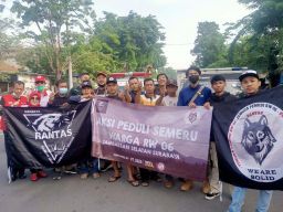 Kampung Arek Surabaya bersama warga RW 6 Tambaksari, Surabaya galang donasi untuk korban erupsi Semeru