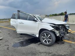 Mobil Mitsubishi Pajero yang ditumpangi Vanessa Angel kecelakaan di Tol Jombang. (Foto: Dok. jatimnow.com)