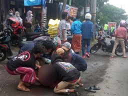 Motor Terserempet Mobil Boks di Pasuruan, Ibu Terluka, Anak Selamat