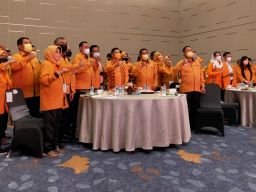 Pelantikan DPD Ormas MKGR Jatim periode 2021-2026 di Surabaya. (Foto: Farizal Tito/jatimnow.com)