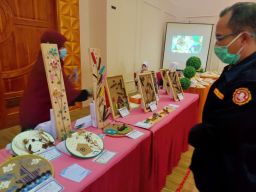 Charity Art Exhibition SMP Al Falah Deltasari Sumbang Korban Semeru