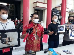 Satreskrim Polrestabes Surabaya mengungkap kasus suami bunuh istrinya yang hamil pada April 2021 (Foto: Dok. jatimnow.com)