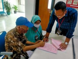 Tim Kejari Sidoarjo menangkap terpidana kasus koorupsi, Budiman di Bantul, Yogyakarta