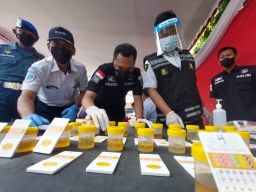 Sopir hingga Kondektur Angkutan Umum di Terminal Ujung Surabaya Dites Urine