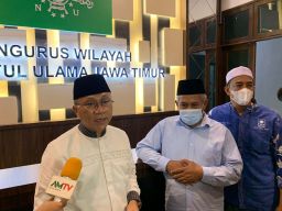 Ketum PAN Zulhas saat bersilaturahmi dengan Ketua PWNU Jatim Kiai Marzuki Mustamar