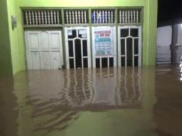 Ratusan rumah di tiga kecamatan di Kabupaten Jombang terendam banjir. (Foto: Elok for jatimnow.com)