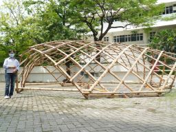 Dosen Ini Jadikan Bambu Indonesia Sebagai Bahan Penelitian di Inggris
