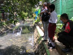 Siswa SD Temukan Jenazah Janin Bayi Mengapung di Sungai Kutisari Surabaya