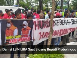 Video: Aksi Damai LSM LIRA Saat Sidang Bupati Probolinggo