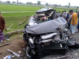 Mobil Tertabrak Kereta Api di Probolinggo, Ini Identitas 4 Korban Tewas