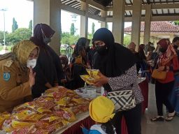 Operasi Pasar Murah, Pemkab Ponorogo Sediakan 3.100 Liter Minyak Goreng