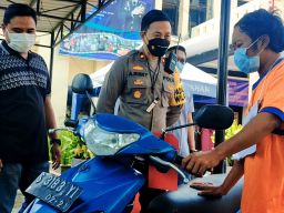 Aksi Kocak Bujang Lapuk Pencuri Motor Mogok di Surabaya