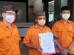 DPD Prajaniti Hindu Indonesia Jatim melapor ke Polda Jatim. (Foto: Zain Ahmad/jatimnow.com)