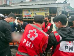 Pria korban pembacokan di Tambaksari, Surabaya dibawa ke RSU dr Soetomo