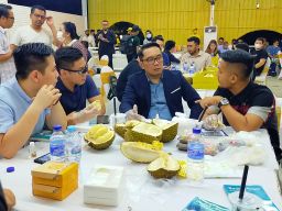 Ridwan Kamil Nongkrong Bareng Crazy Rich Surabaya di Royale Durian, Bahas Ini