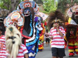 Melihat dari Dekat Ritual Tolak Balak dan Kirab Budaya di Kota Probolinggo