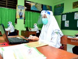 Ning Lia Apresiasi Langkah Dispendik Gelar PTM 100 Persen di Surabaya