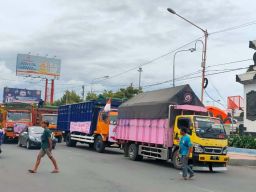 Sopir di Banyuwangi Demo Tolak ODOL, Kerahkan Truk Blokade Pelabuhan Ketapang