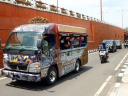 Dukung Pengembangan Pariwisata di Kota Mojokerto, Ning Ita Jajal Shuttle Car
