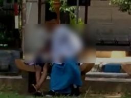 Tangkapan layar video viral sepasang muda-mudi diduga melakukan aksi asusila.