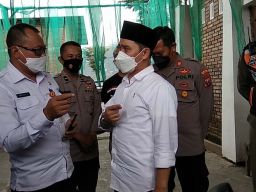 Wakil Bupati Mojokerto Muhammad Al Barra saat sidak ke Wana Wisata Padusan Air Panas (Foto: Achmad Supriyadi/jatimnow.com)
