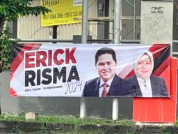Baliho Erick Thohir Bersanding Risma for 2024 Bertebaran di Surabaya, Serius?